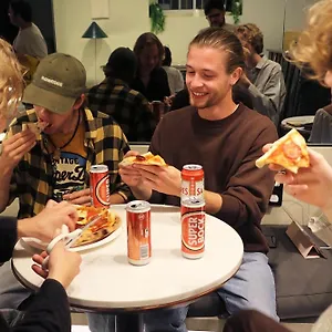 Albergue Gspot & Triangles Pizzeria 
