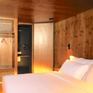 Hotel Zero Box ***
